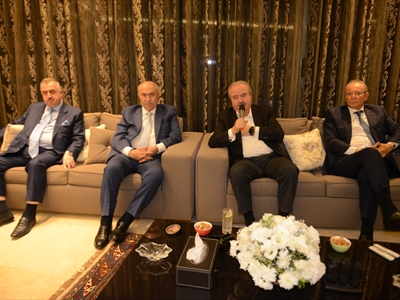 الوزير جابر يتحدث ومتوسطاً النائب فؤاد مخزومي وسوبره وبرزنجي