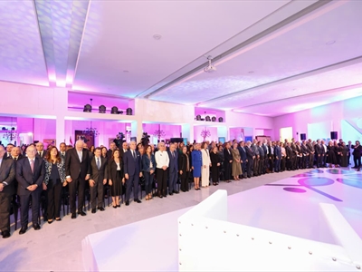 صورة جامعة للحضور