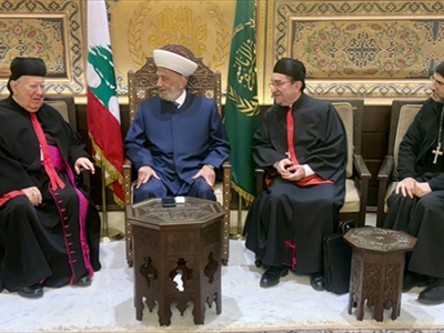 المفتي دريان مستقبلاً المطران مطر