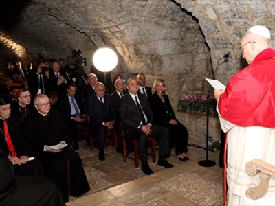 الرئيس عون والسيدة الاولى والرئيس سليمان والبطريرك الراعي يشاركون البابا في لقاء عنايا ( طلال سلمان)