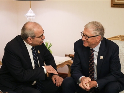 .. ومع بيل غيتس