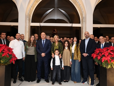 رئيس الجمهورية أضاء واللبنانية الأولى شجرة الميلاد في قصر بعبدا