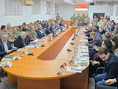 قائد الجيش خلال شرح الوضع الميداني لإنتشار الجيش جنوباً باتجاه المناطق الأمامية