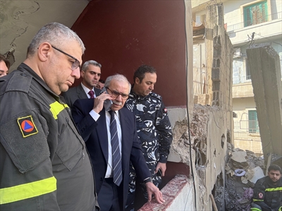 الرئيس سلام يتفقد المبنى المنهار في القبة بطرابلس