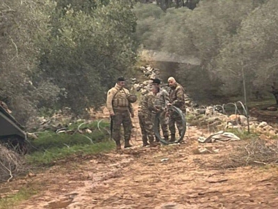 الجيش اللبناني يقوم بتركيب الأسلاك المعدنية