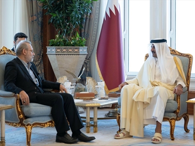 الأمير تميم مستقبلاً لاريجاني