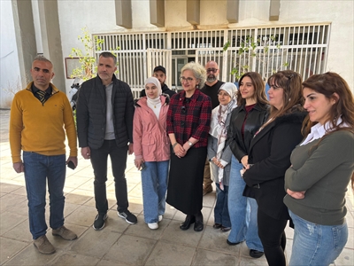 الوزيرة كرامي مع عدد من النازحين