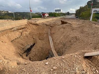 تدمير جسر القاسمية الذي يربط صور بالطريق الساحلي وصولاً الى صيدا وبيروت