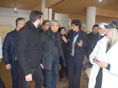 الوزيرة الزين مع رئيس بلدية صيدا خلال الجولة