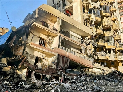 دمار هائل في بنايات حارة حريك (تصوير: طلال سلمان)