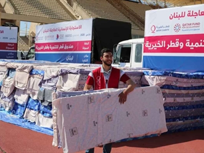 خلال توزيع المساعدات القطرية