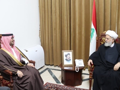 السفير بخاري لدى زيارته الشيخ الخطيب