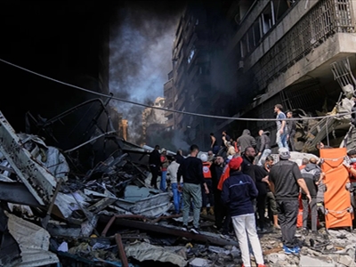 .. ودمار هائل في عين المريسة (تصوير: محمود يوسف)