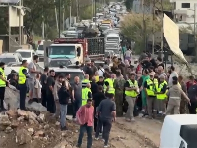 حشود العائدين عند جسر القاسمية (محمود يوسف)