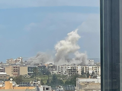 الدخان يتصاعد من الغارات العنيفة على الجنوب