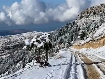 ثلج يتراكم فوق القرنة السوداء