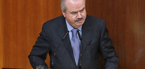 صرخة مسؤولة لوزير المال بمواجهة المزايدين