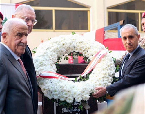خواجة بإسم الجمهورية اللبنانية يضع إكليلاً على ضريح رجل الاستقلال رشيد بيضون