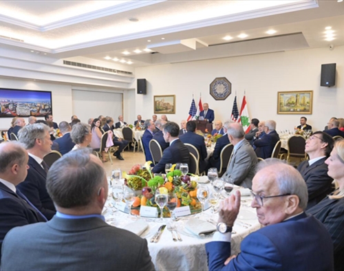 مخزومي أولم على شرف ديفيد هيل: بناء الدولة يبدأ بنزع سلاح الميليشيات