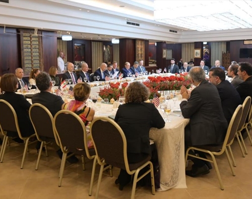 مخزومي مكرّماً «مجموعة العمل الأميركية» والسفير عيسى:  لبنان يطمح لسلام قائم على السيادة والقانون والحوكمة الشفّافة