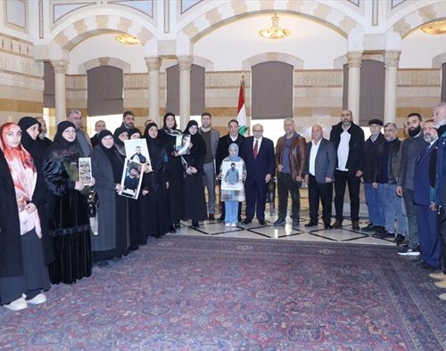 "لجنة أهالي الأسرى" زارت سلام.. الحاج حسن: كان متفهماً ومتبنياً للأفكار التي قدمناها