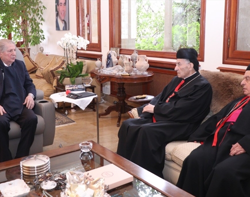 البطريرك الراعي يطمئن على صحة الجميّل