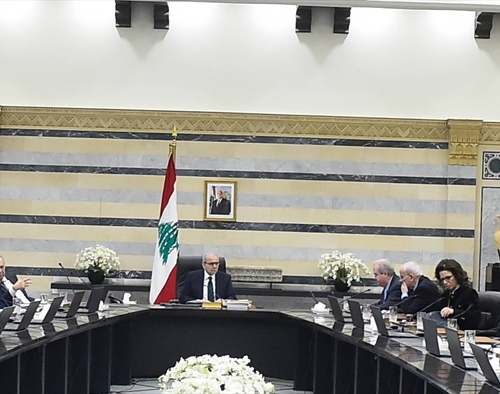 مجلس الوزراء:  تخصيص جلسة لرواتب للقطاع العام وتشغيل مرحلي لمطار القليعات   ..   رئيس الحكومة: « استقرار لبنان هو المدخل للإستثمار والتمويل»