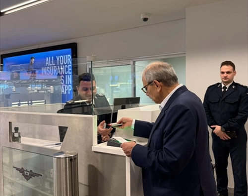 سلام غادر الى ميونيخ.. من مبنى المسافرين