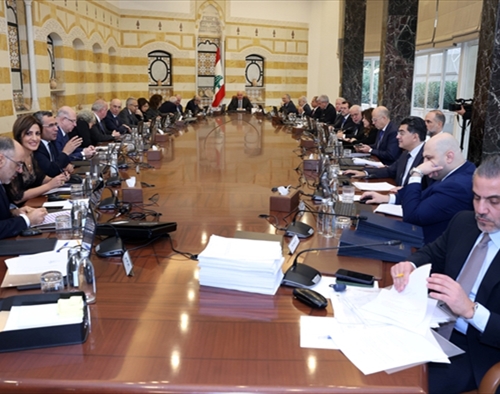 مجلس الوزراء أقرَّ ٦ رواتب إضافية للقطاع العام بزيادة 300 ألف على البنزين و1%TVA