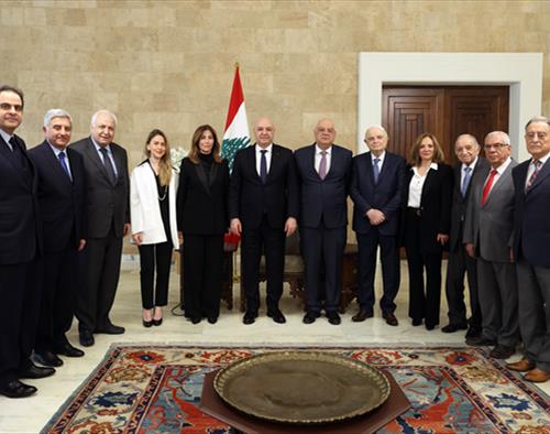 عون أدان التعرُّض لقوات «اليونيفيل» والتقى وفد «منتدى غسان سكاف»: اليد التي ستمتد للسلم الأهلي ستُقطع والإتصالات مستمرة لتحقيق التفاوض