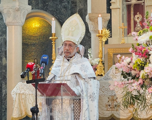 البطريرك ميناسيان في قداس الفصح: لبنان القيامة والمستقبل
