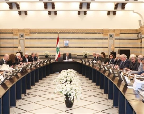 مجلس الوزراء وافق على قرض 200 مليون دولار لشبكات الأمان الاجتماعي ومنحة شهرية للعسكريِّين والمتقاعدين