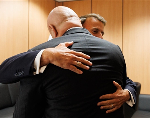 عون خاطب «الاتحاد الأوروبي» في قبرص والتقى رؤساء وعرب وأجانب: لبنان يرفض أن يكون ورقة تفاوض في الصراعات الإقليمية