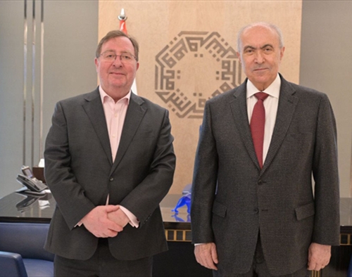 مخزومي بحث والسفير البريطاني المستجدات: مسؤولية الدولة فرض الأمن