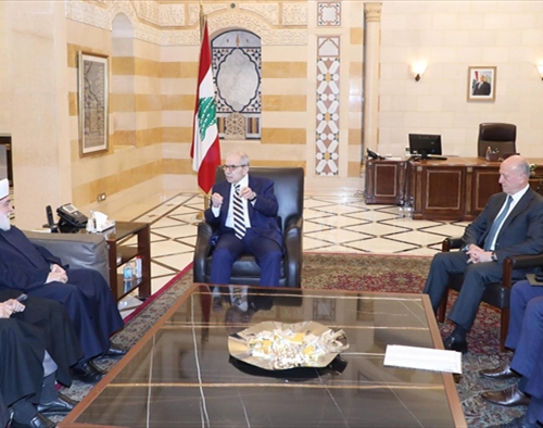 سلام بحث اقتراح العفو العام مع وفد من الشمال وعرض مع عبد الله ملف النازحين في إقليم الخروب