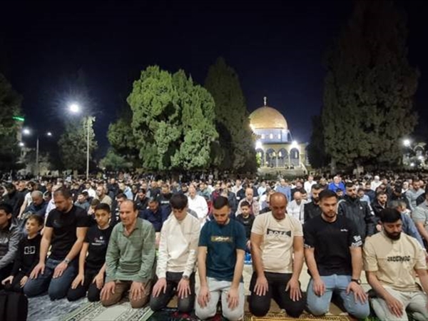 المسجد الأقصى في شهر رمضان: ازدياد الحصار والمضايقات وثبات المقدسيين المرابطين فيه يبعث الأمل