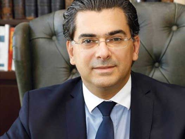 الوزير مُرقص.. يراقص الأزمَة؟