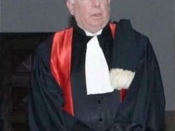 "القاضي المثقّف وداعًا"!