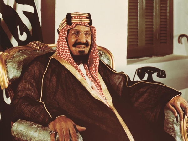 السيف لمَن واكب نضال المؤسّس