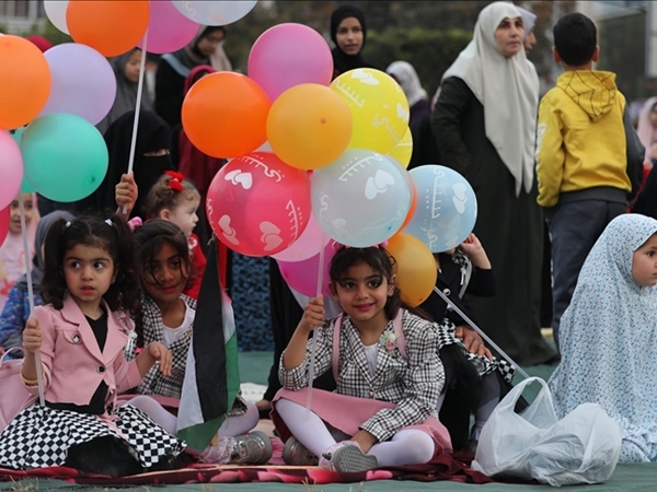 يلي متلنا تعى لعنا …