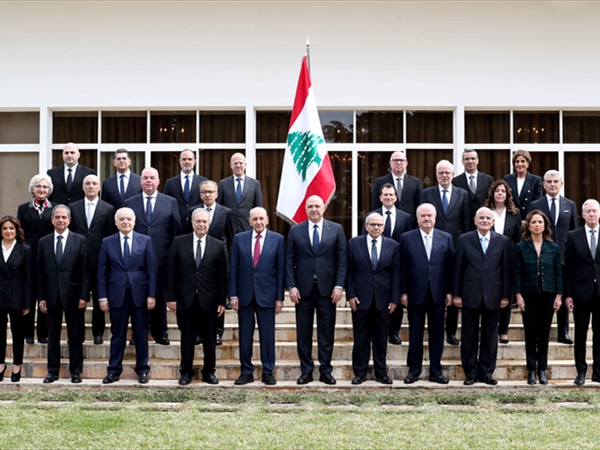 حكومة سلام تطبيق الدستور في مواجهة دبلوماسية الدم