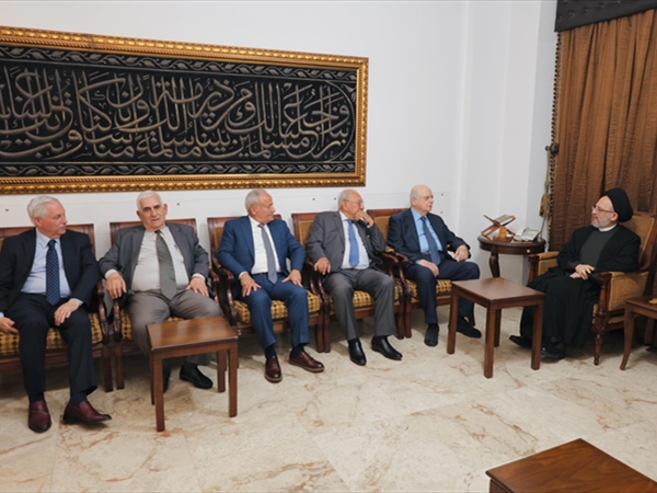 فضل الله يستقبل وفد «اللـواء»: وطننا لن ينهض إلاَّ بالوحدة سرّ وجودنا وقوتنا