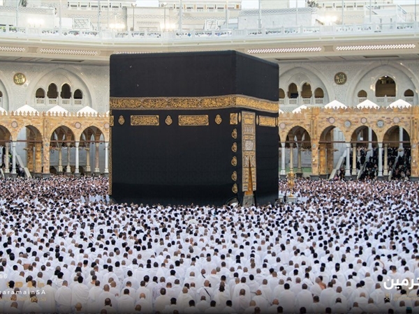 بالصور:  اول ايام عيد الفطر في المسجد الحرام