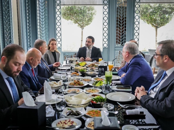 لأول مرة منذ 20 عاماً.. وفد سوري يزور واشنطن