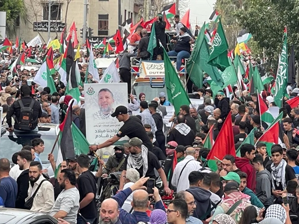 إِنَّ اللّهَ لاَ يُغَيِّرُ مَا بِقَوْمٍ حَتَّى يُغَيِّرُوا مَا بِأنْفُسِهِمْ