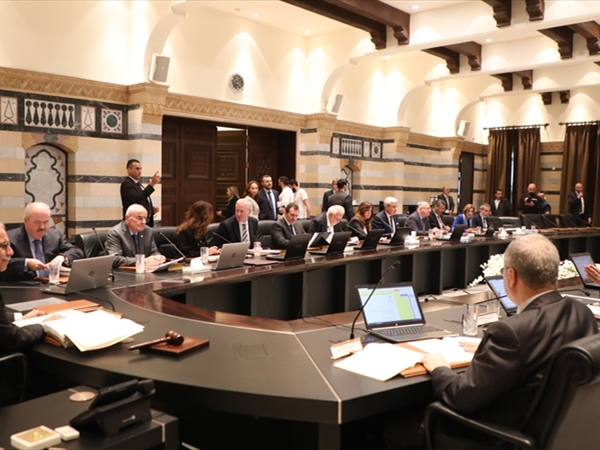 الحكومة اللبنانية تستعجل إقرار الإصلاحات المالية قبل اجتماعات واشنطن وتضع إطاراً قانونياً لمواجهة الأزمات الاقتصادية والمصرفية لإيجاد الحلول