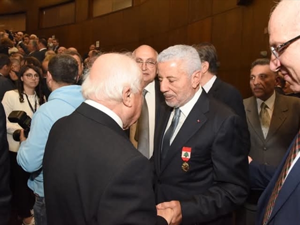 الدكتور كرم كرم مُكرّماً..