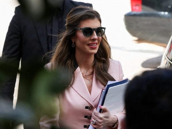 أحدهما استعان بـ "فيلم" والآخر بـ "مغنيّة".. الردود المتبادلة بين أورتاغوس وجنبلاط!