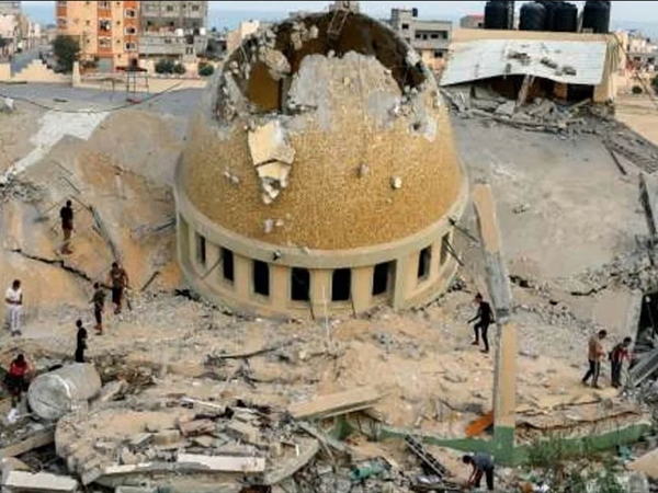 عدوان الاحتلال يمحو ذاكرة غزة الثقافية: احتراق مخطوطات ومراجع لا تعوّض تعتبر خسارة للأجيال القادمة