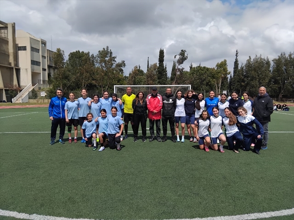 اليونيفرسل سكول تحرز كأس كرة القدم المصغرة المدرسية عن قضاء الكورة